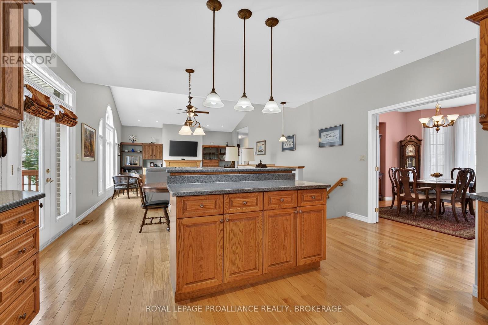 3953 Middle Woodland Drive, South Frontenac, Ontario  K0H 1X0 - Photo 13 - X12885932