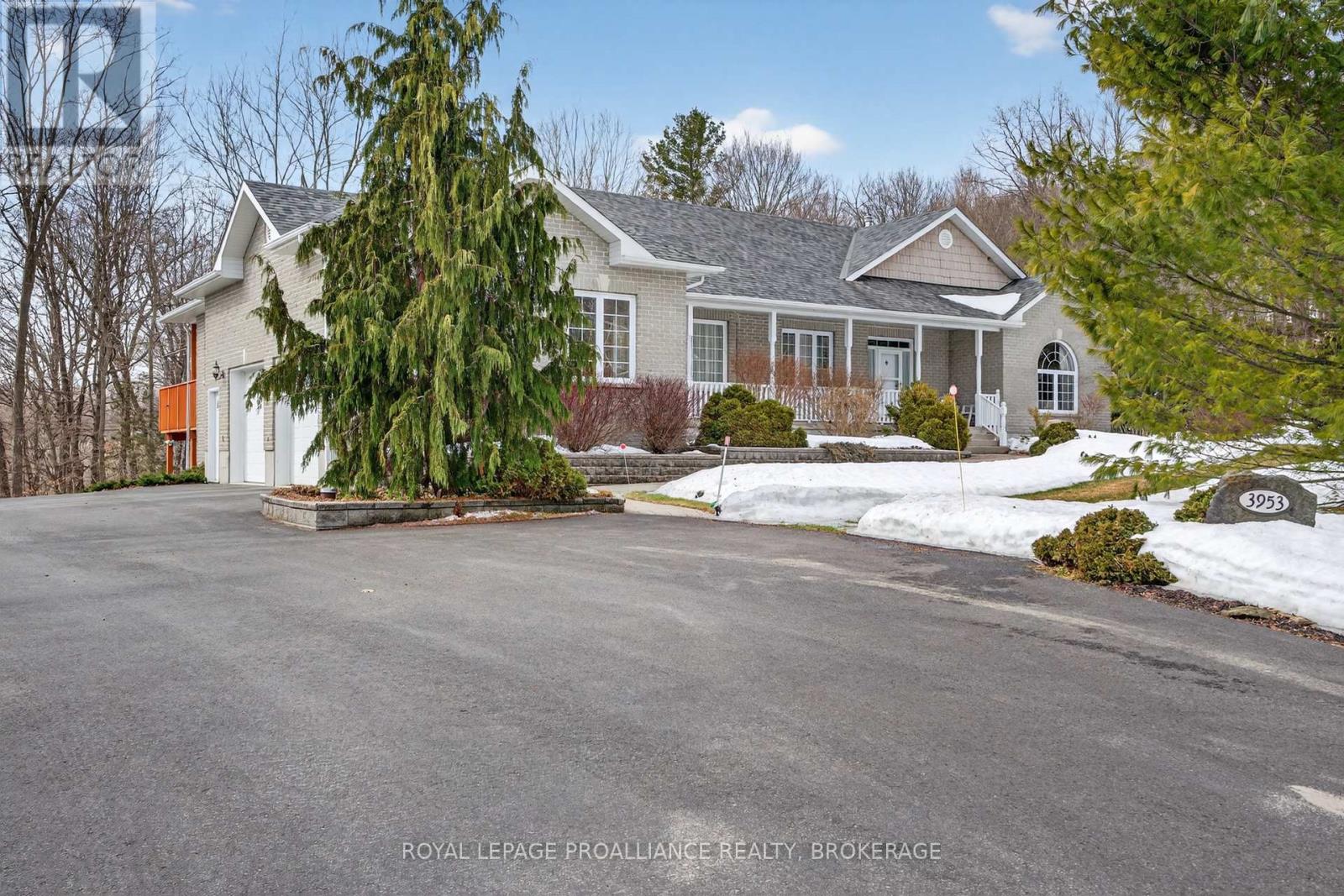 3953 Middle Woodland Drive, South Frontenac, Ontario  K0H 1X0 - Photo 2 - X12885932