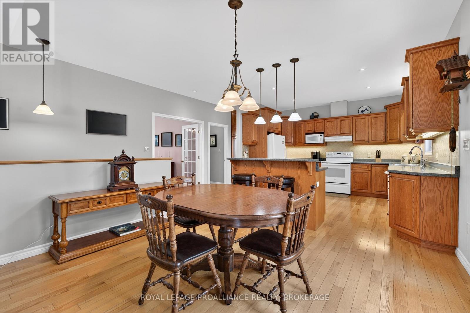 3953 Middle Woodland Drive, South Frontenac, Ontario  K0H 1X0 - Photo 9 - X12885932