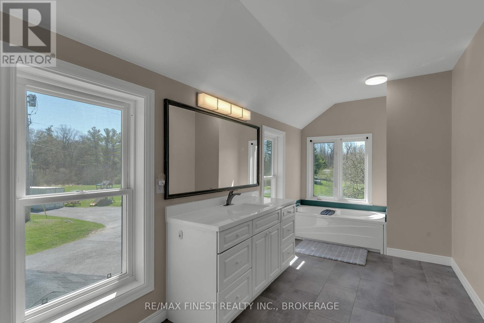 5002 Highway 2, Gananoque, Ontario  K7G 2V6 - Photo 29 - X12886088