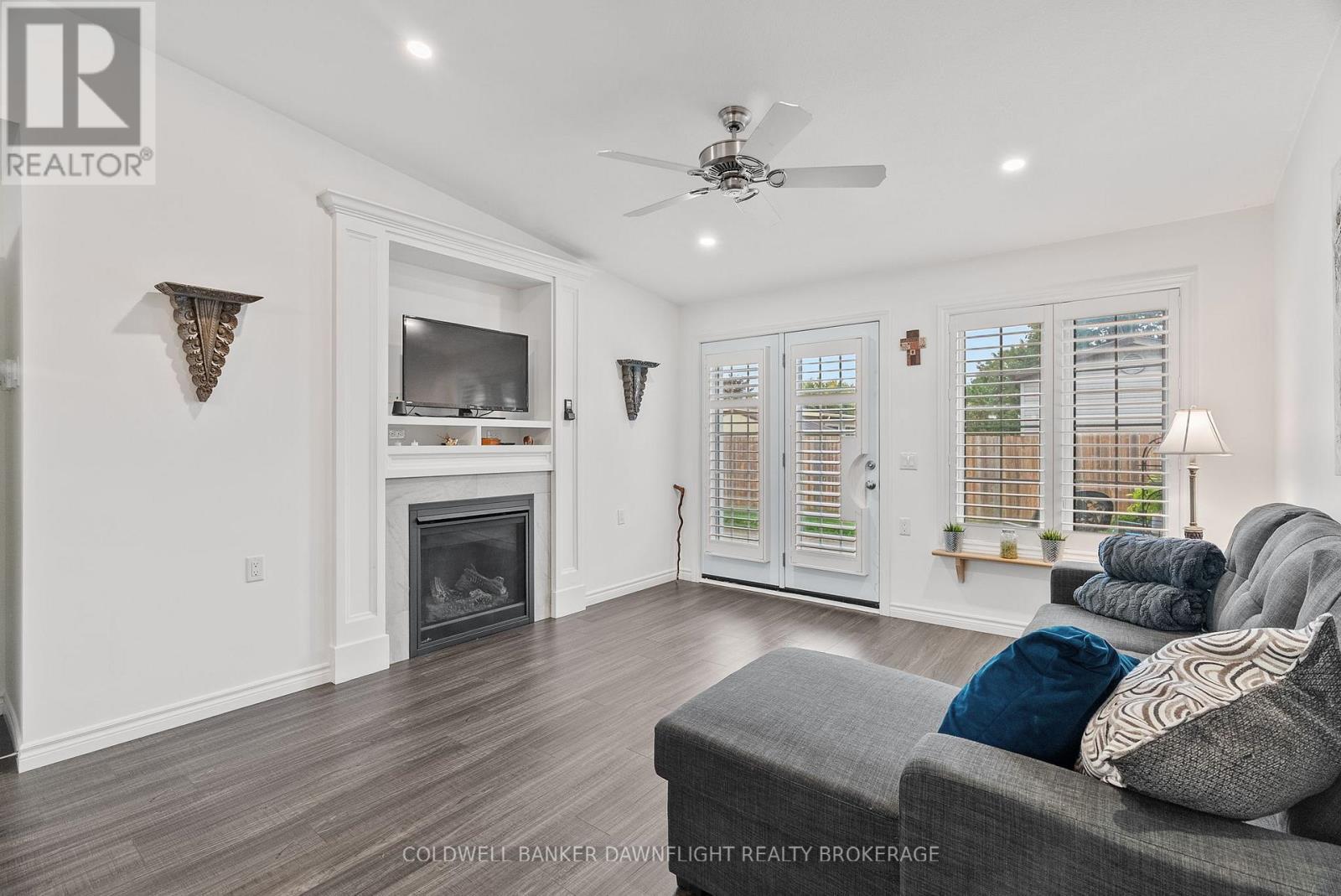 Photo 17 of 44 for 18 Devon Drive