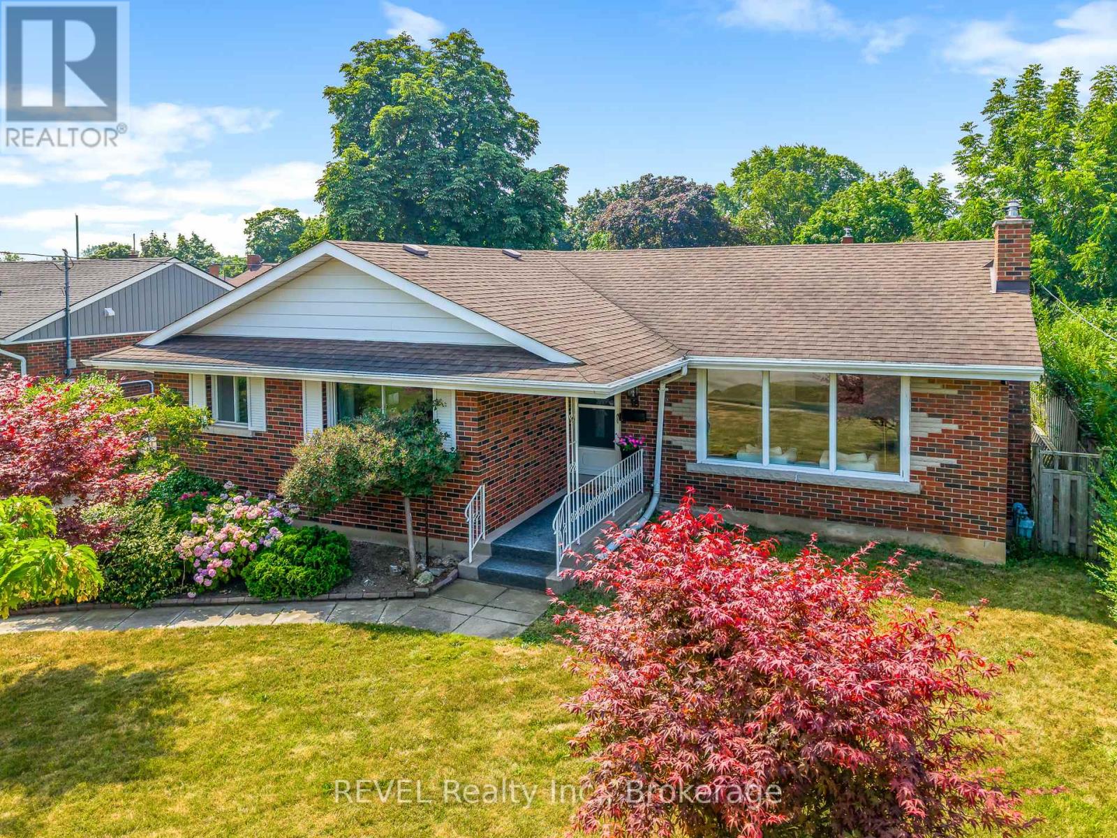 18 BROADMORE AVENUE, st. catharines (carlton/bunting), Ontario