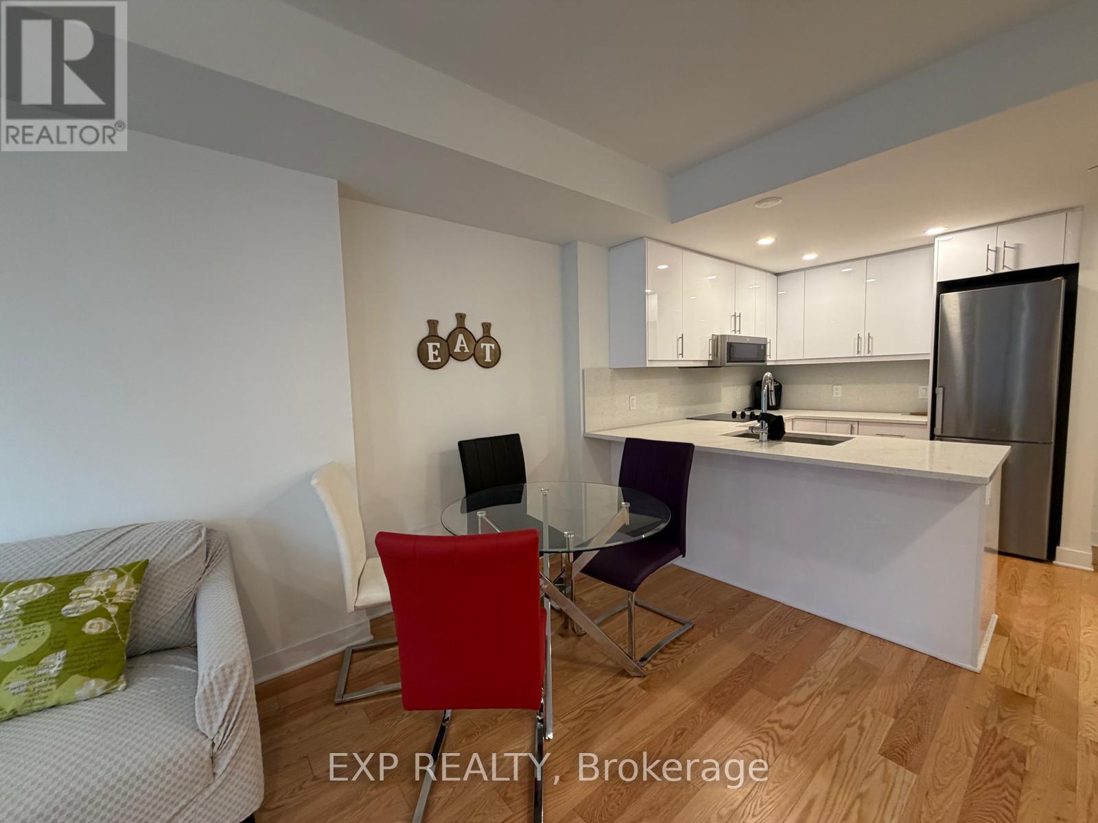 304 - 180 George Street, Ottawa, Ontario  K1N 0G8 - Photo 12 - X12885952