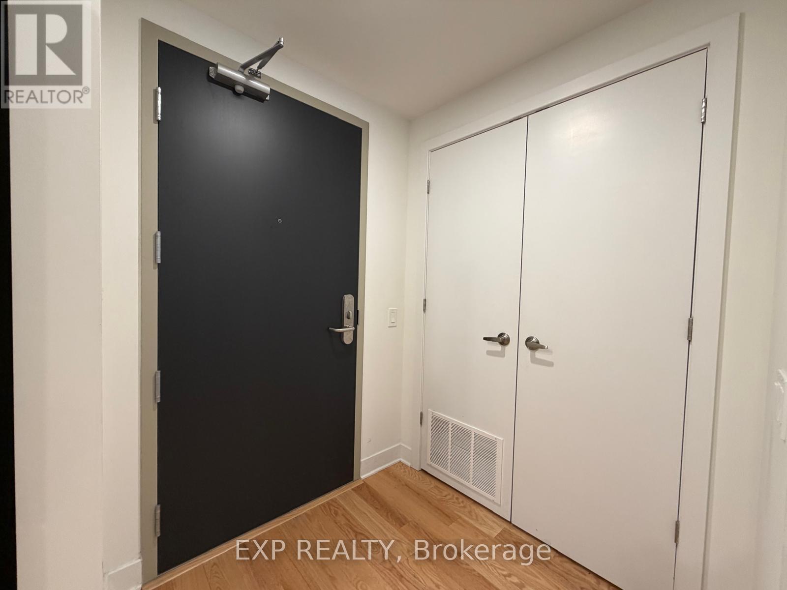 304 - 180 George Street, Ottawa, Ontario  K1N 0G8 - Photo 5 - X12885952