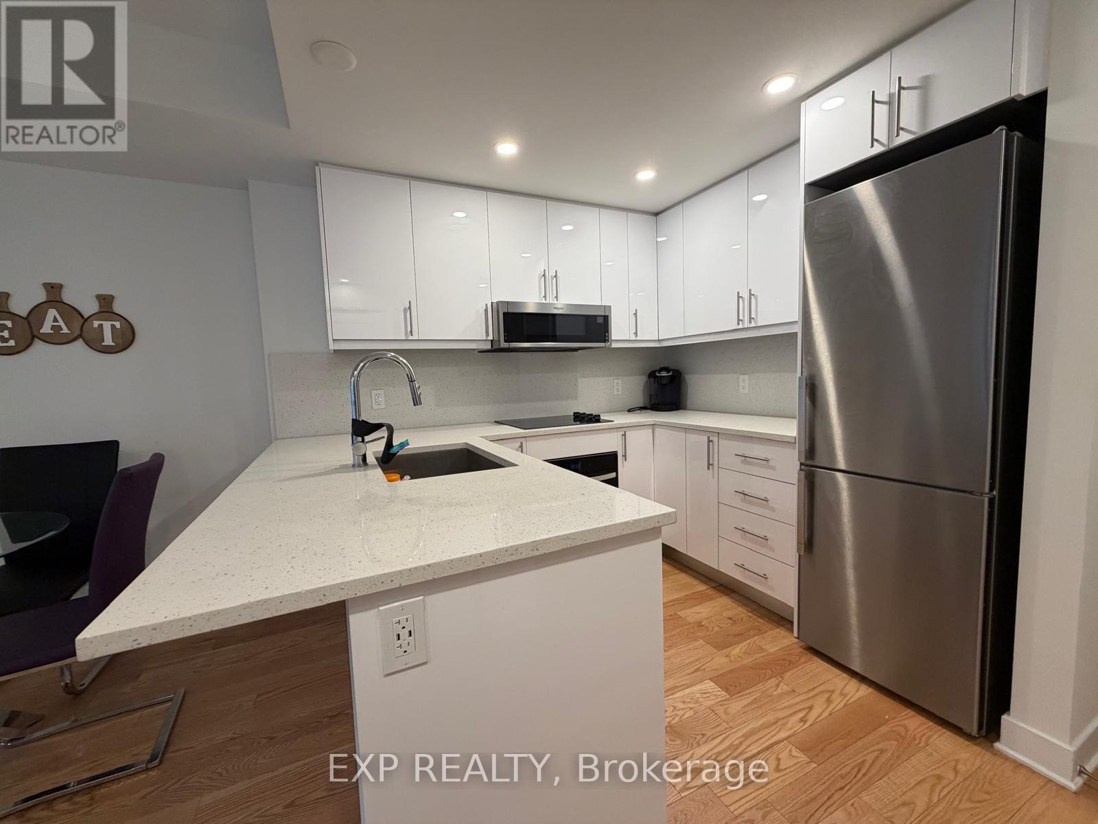 304 - 180 George Street, Ottawa, Ontario  K1N 0G8 - Photo 6 - X12885952