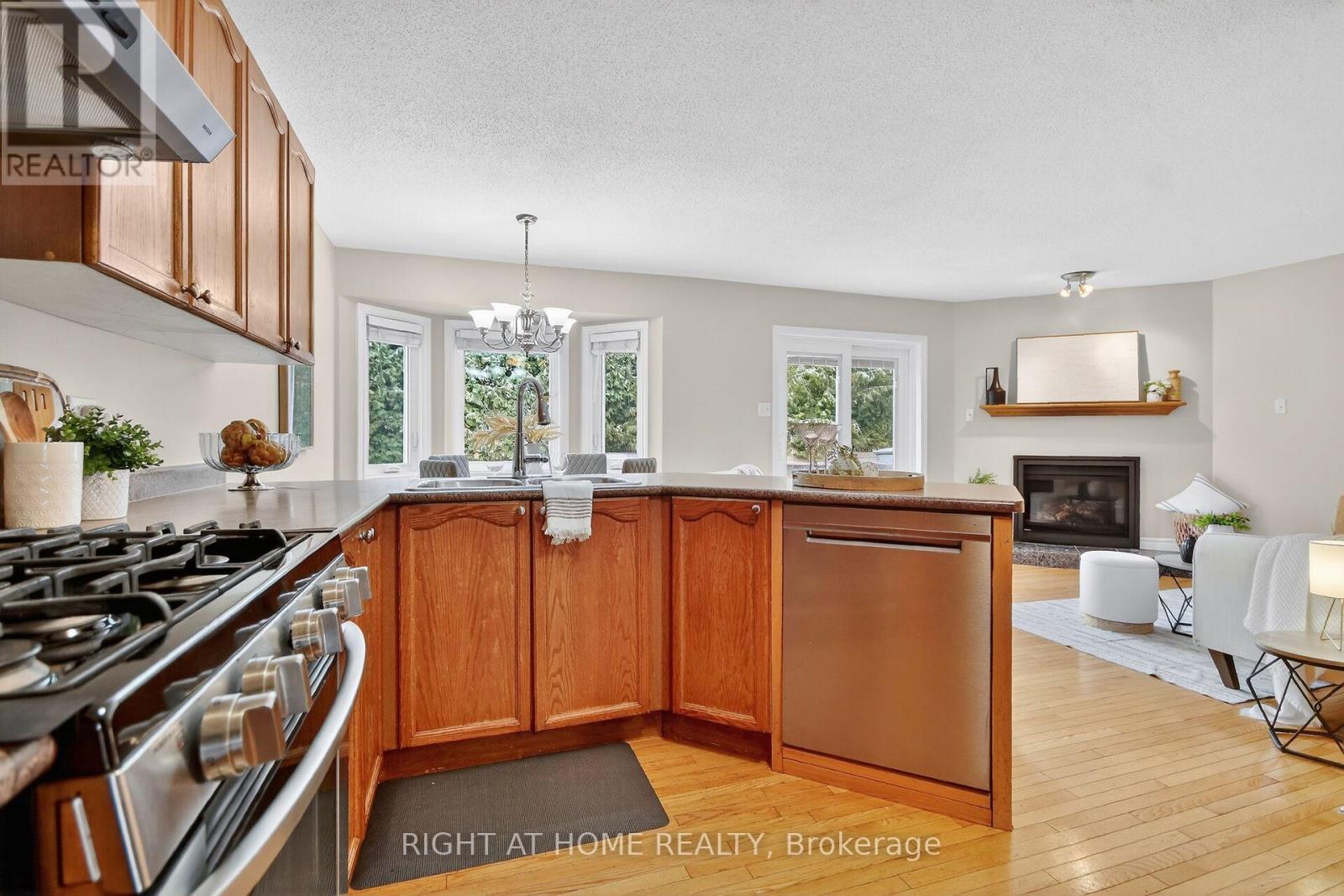 30 Randall James Drive, Ottawa, Ontario  K2S 1M4 - Photo 11 - X12886052