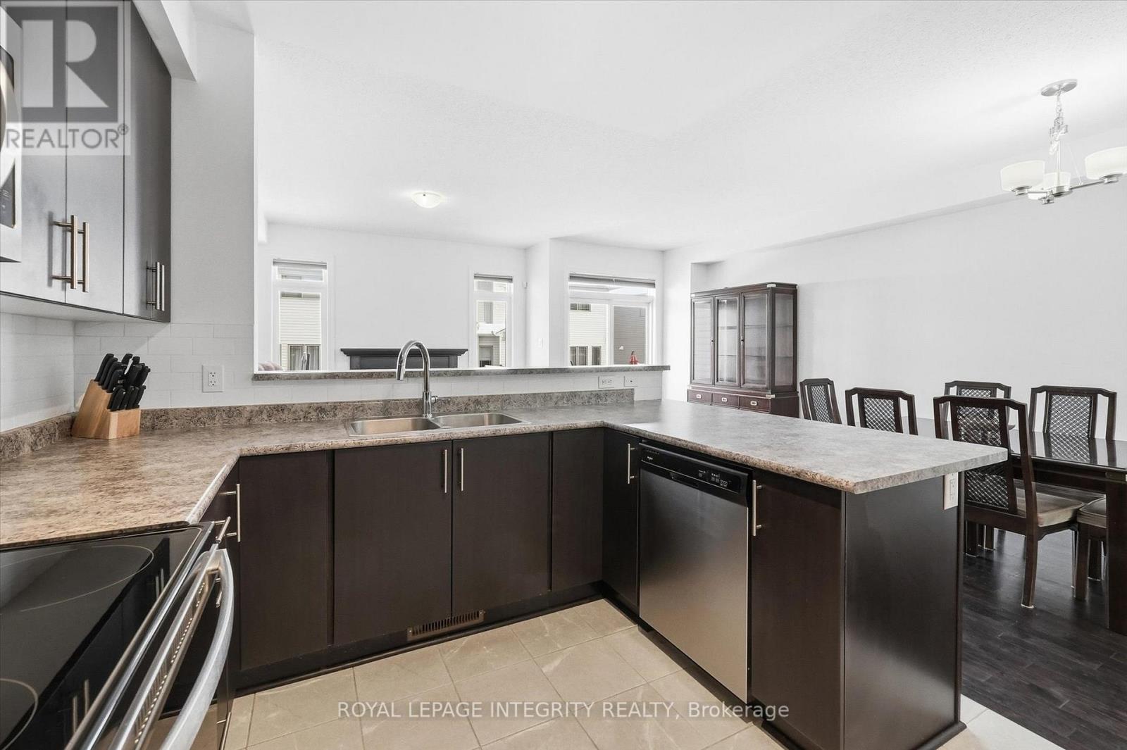 88 Chevron Place, Ottawa, Ontario  K1W 0L6 - Photo 10 - X12886114