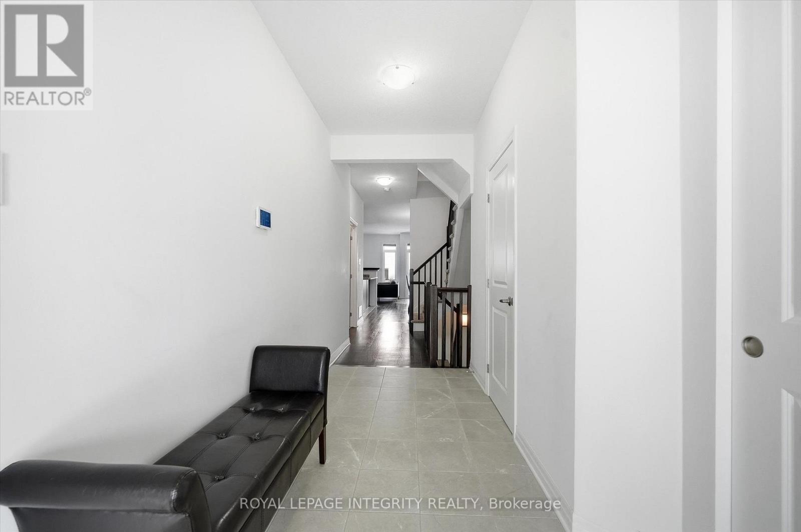 88 Chevron Place, Ottawa, Ontario  K1W 0L6 - Photo 4 - X12886114