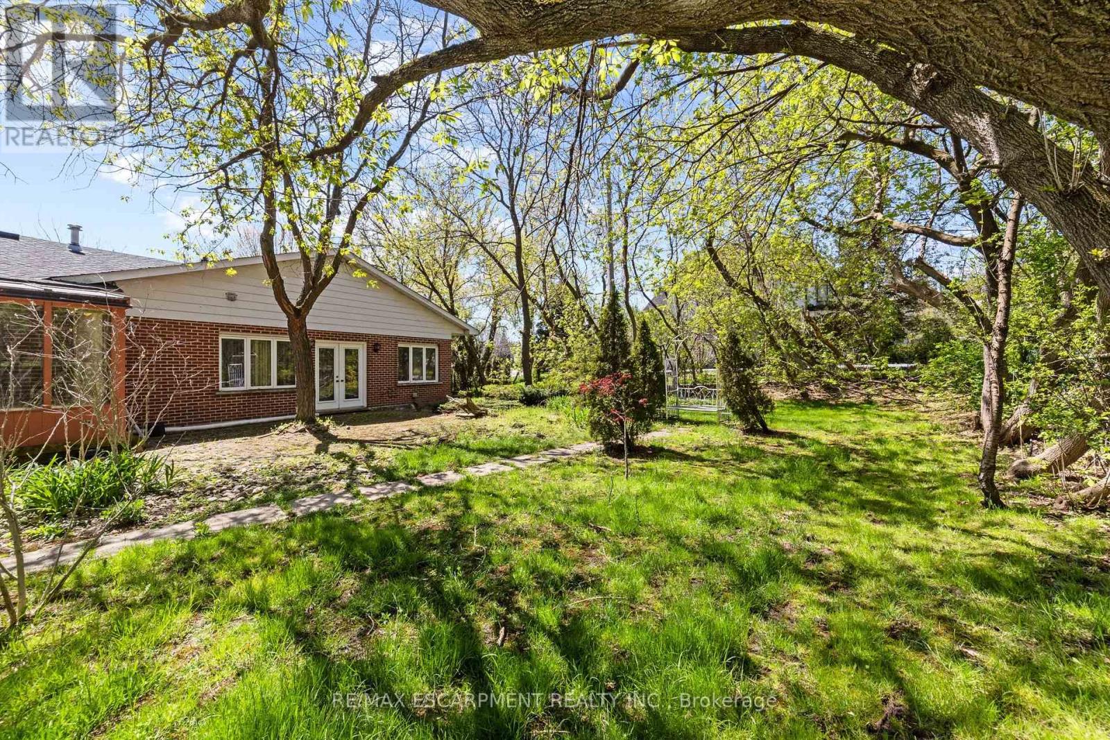 1411 Beaufort Drive, Burlington, Ontario  L7P 4V8 - Photo 42 - W12831732