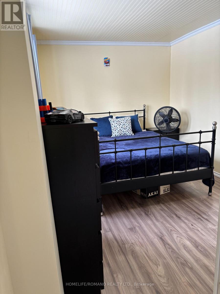 15 Pleasure Street, Kawartha Lakes, Ontario  K0M 1G0 - Photo 32 - X12884276