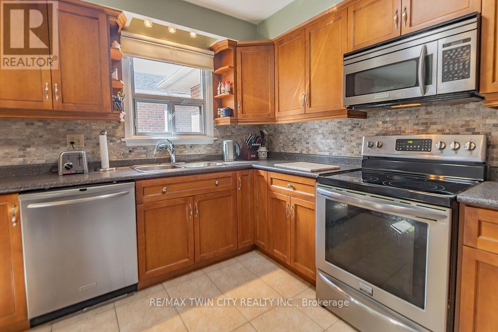 20 Manorcrest Street, Brampton, Ontario  L6S 2X1 - Photo 21 - W12885846