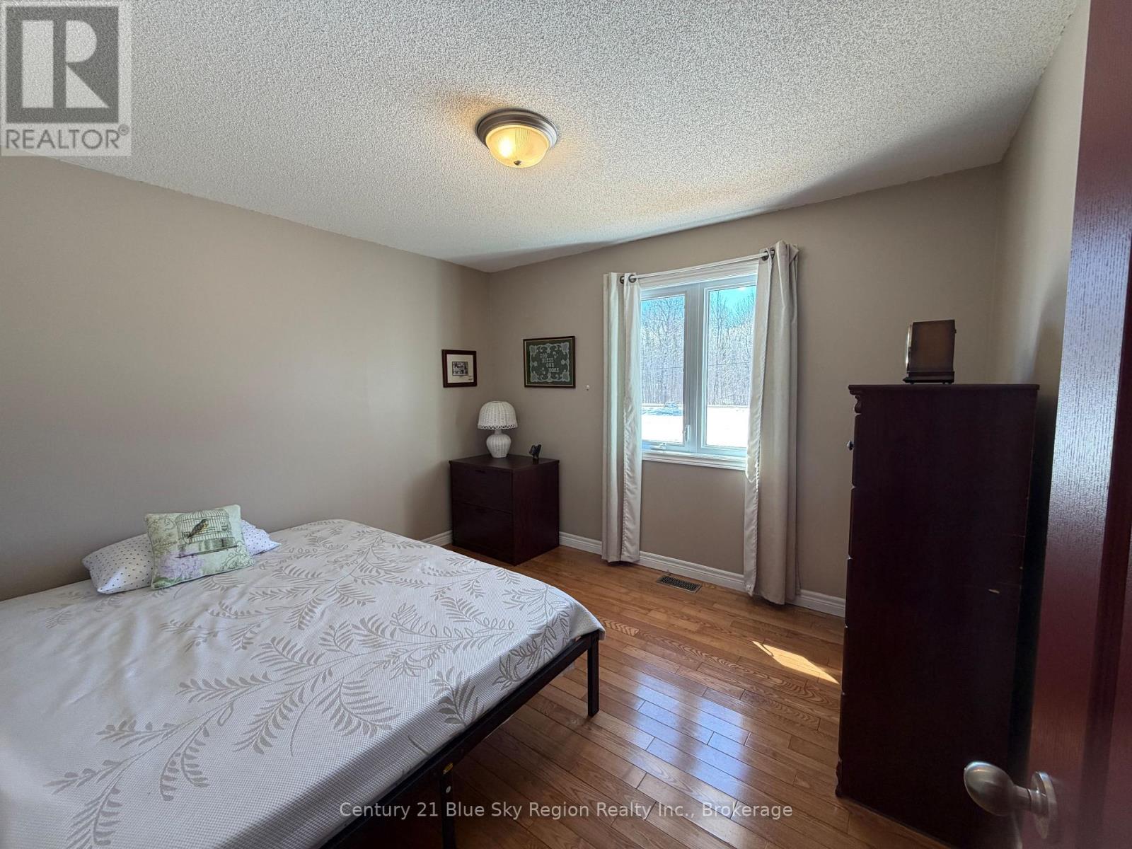 54 Sunset Cove Road, Callander, Ontario  P0H 1H0 - Photo 15 - X12885884