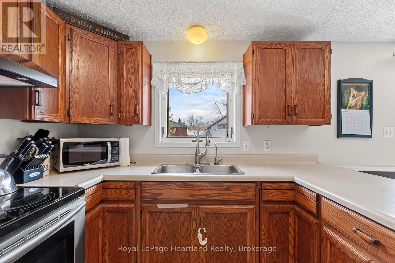 6 Workman Drive, Huron East, Ontario  N0G 1H0 - Photo 8 - X12885974