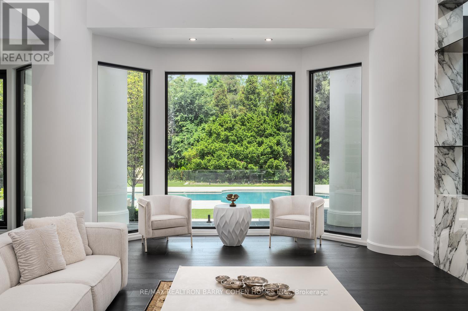 45 Park Lane Circle, Toronto, Ontario  M3C 2N3 - Photo 10 - C12885882