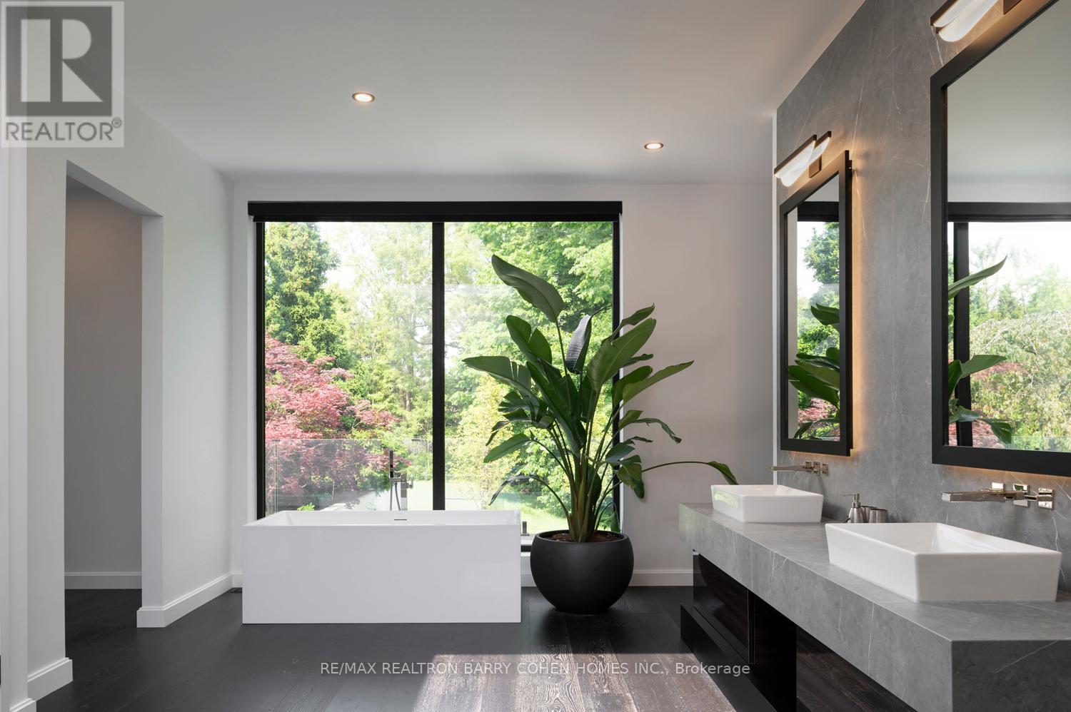 45 Park Lane Circle, Toronto, Ontario  M3C 2N3 - Photo 19 - C12885882