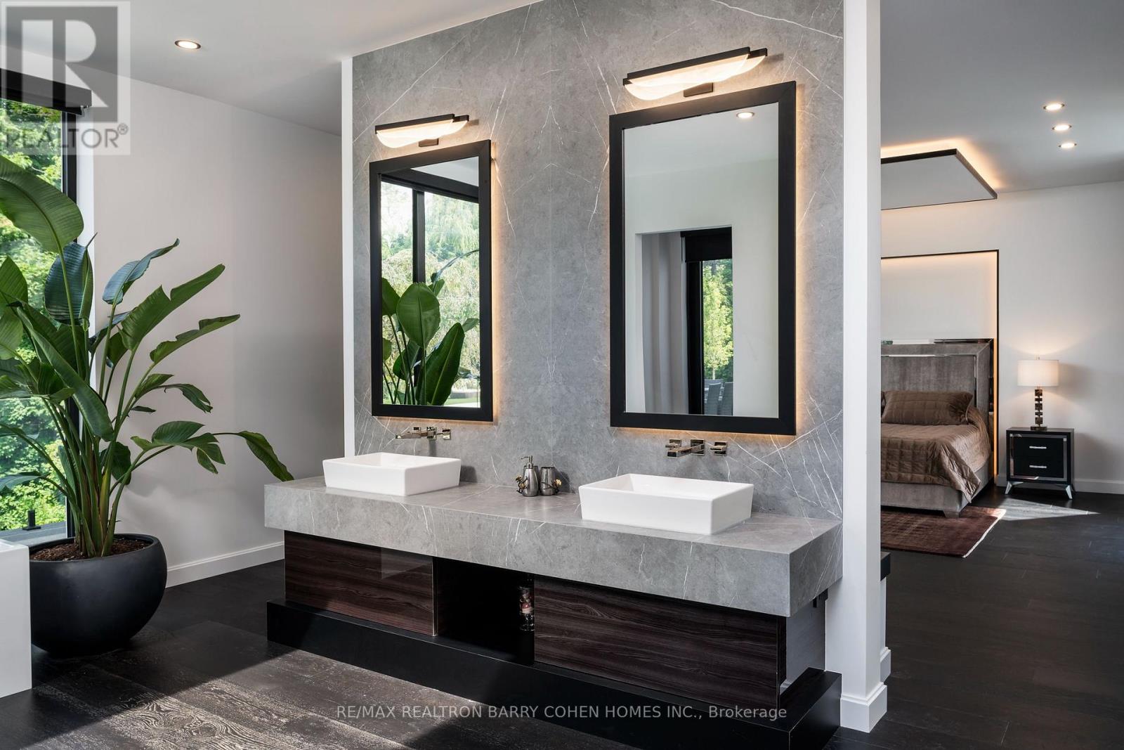 45 Park Lane Circle, Toronto, Ontario  M3C 2N3 - Photo 20 - C12885882