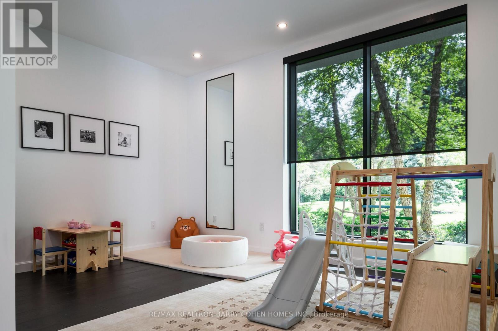 45 Park Lane Circle, Toronto, Ontario  M3C 2N3 - Photo 24 - C12885882