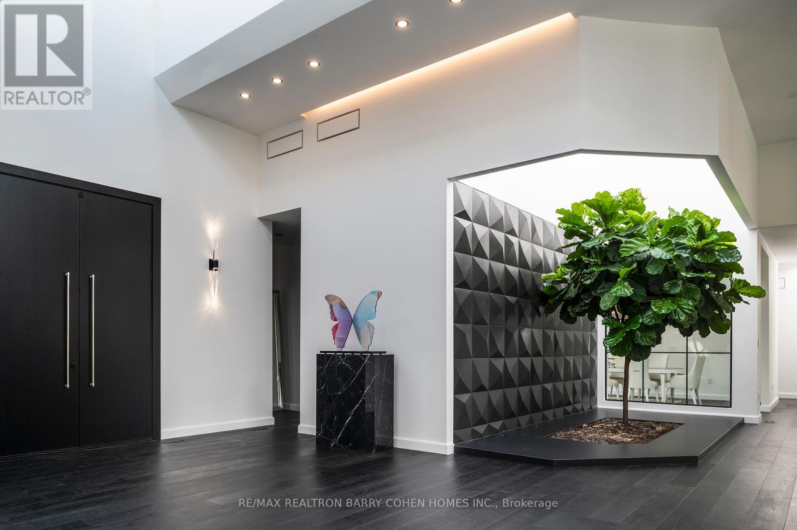 45 Park Lane Circle, Toronto, Ontario  M3C 2N3 - Photo 4 - C12885882