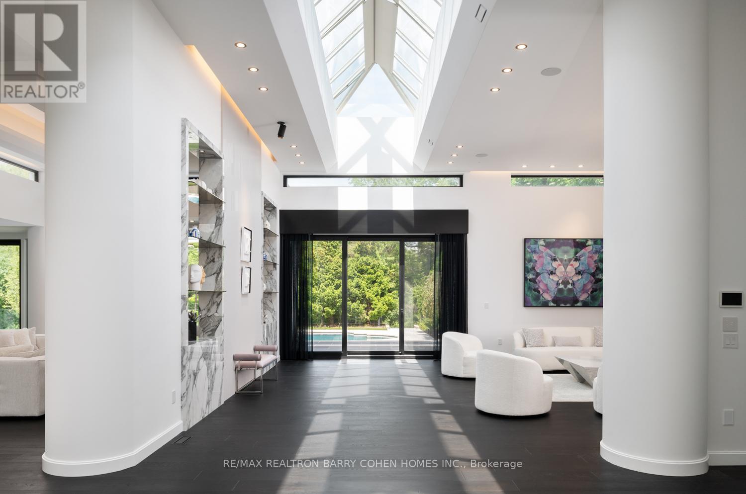 45 Park Lane Circle, Toronto, Ontario  M3C 2N3 - Photo 5 - C12885882