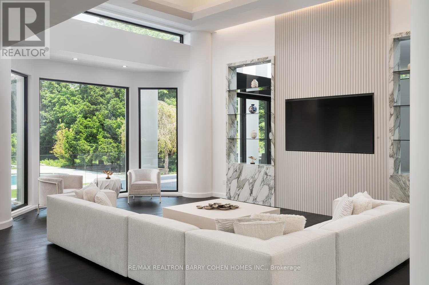 45 Park Lane Circle, Toronto, Ontario  M3C 2N3 - Photo 9 - C12885882