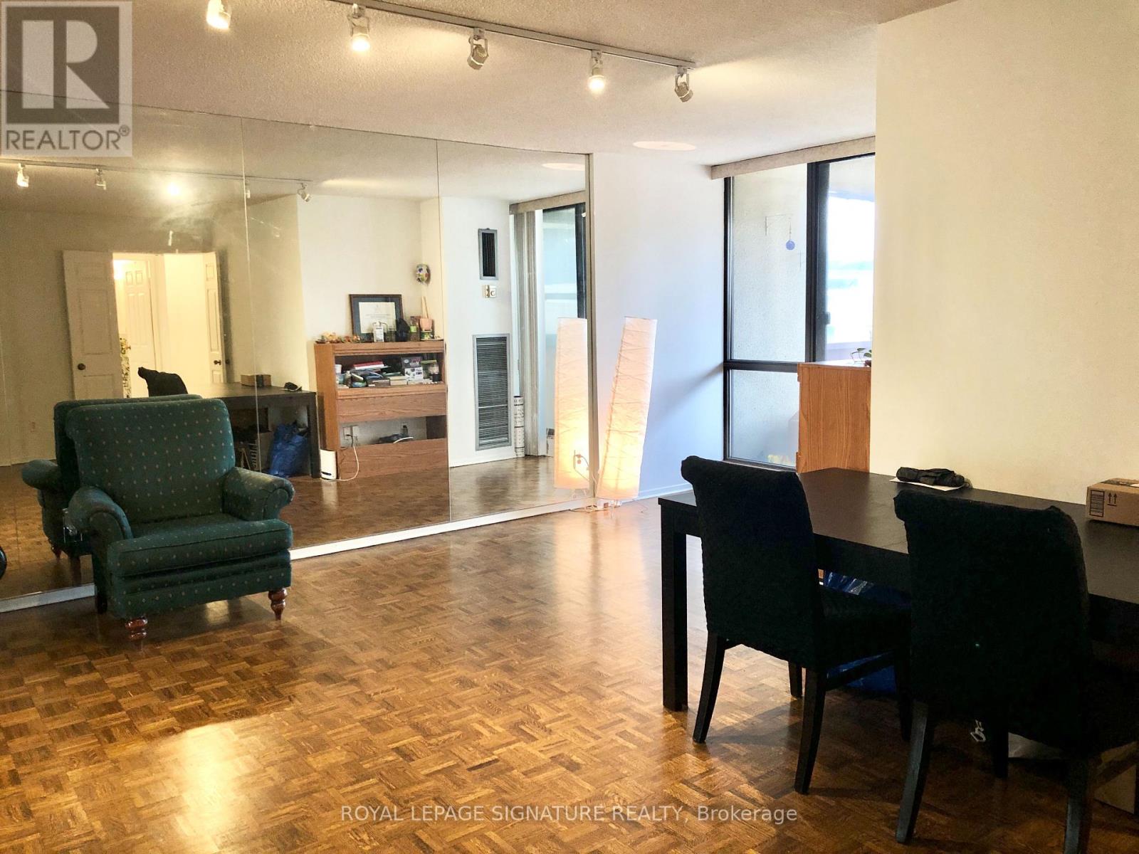 517 - 89 Mccaul Street, Toronto, Ontario  M5T 2X3 - Photo 2 - C12885976