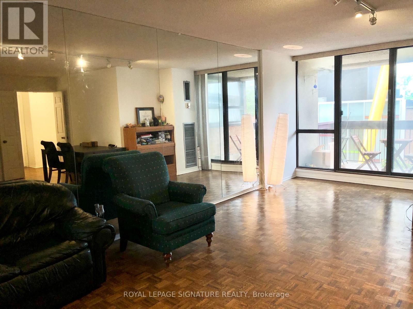 517 - 89 Mccaul Street, Toronto, Ontario  M5T 2X3 - Photo 3 - C12885976