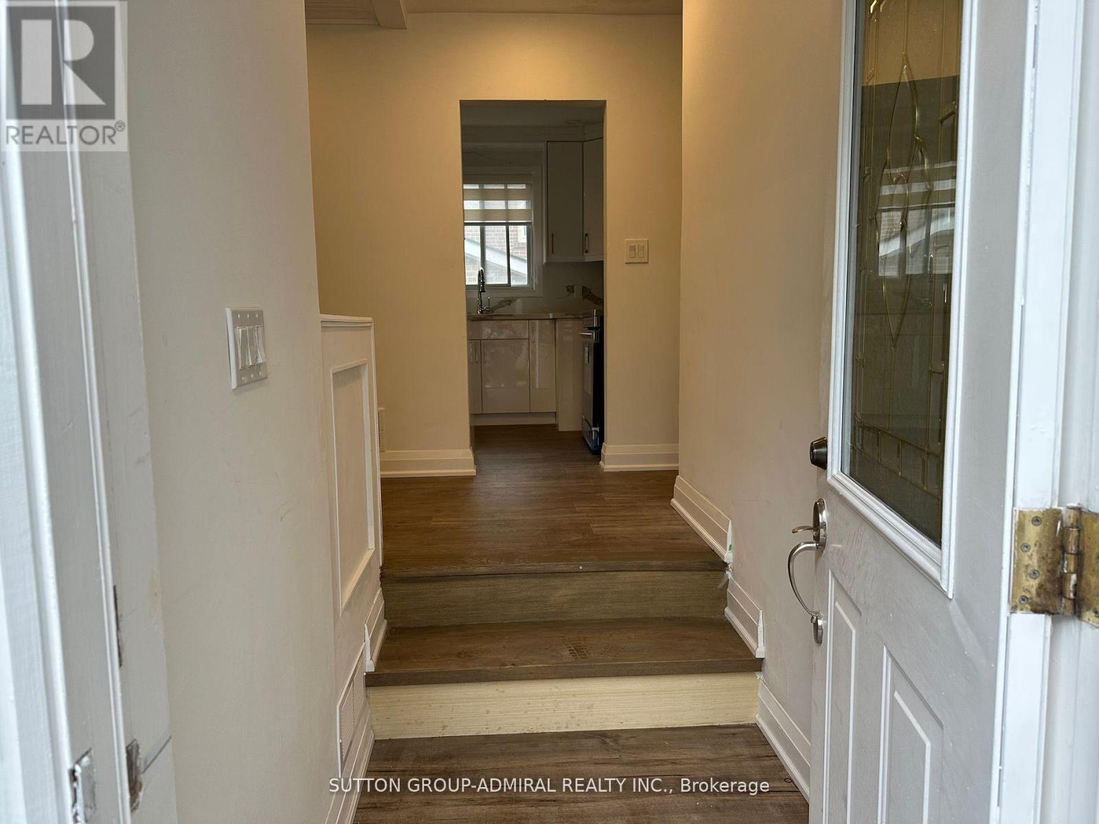 Main Floor - 7 Resolution Crescent, Toronto, Ontario  M2H 1N3 - Photo 2 - C12886078