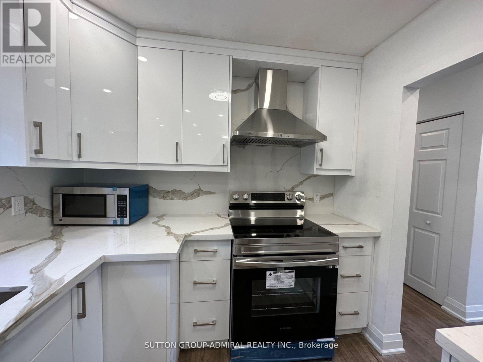 Main Floor - 7 Resolution Crescent, Toronto, Ontario  M2H 1N3 - Photo 4 - C12886078