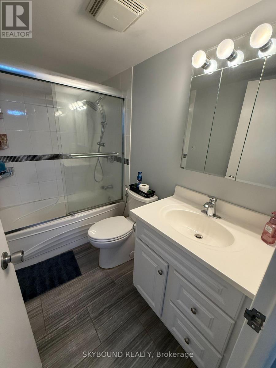 # 1804 - 260 Queens Quay W Quay W, Toronto, Ontario  M5J 2N3 - Photo 10 - C12886178