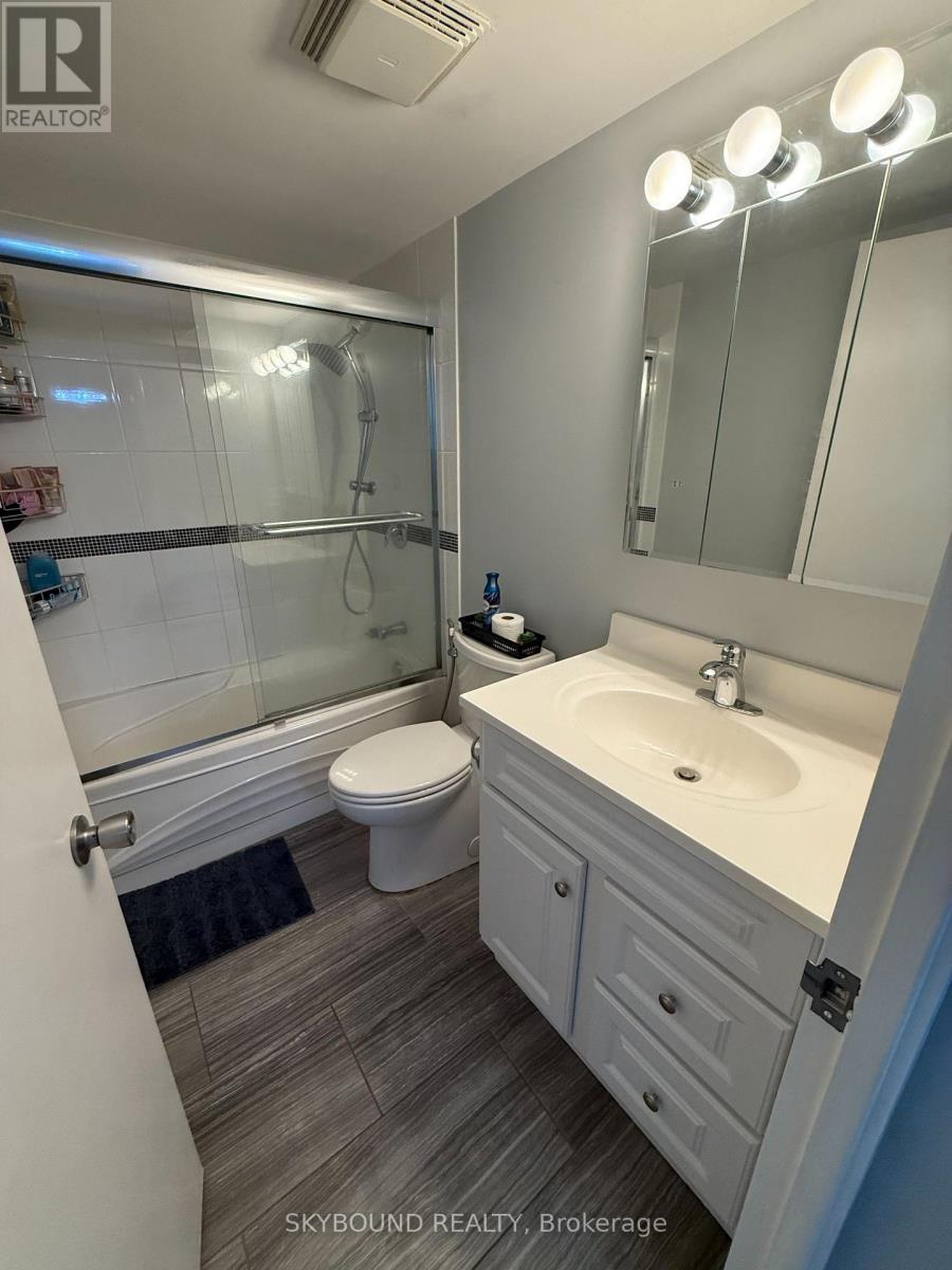 # 1804 - 260 Queens Quay W Quay W, Toronto, Ontario  M5J 2N3 - Photo 11 - C12886178