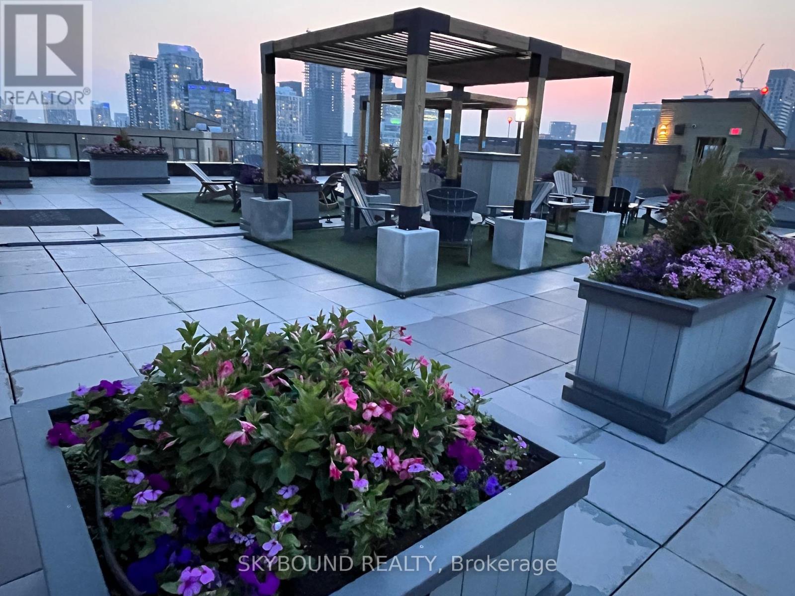 # 1804 - 260 Queens Quay W Quay W, Toronto, Ontario  M5J 2N3 - Photo 12 - C12886178