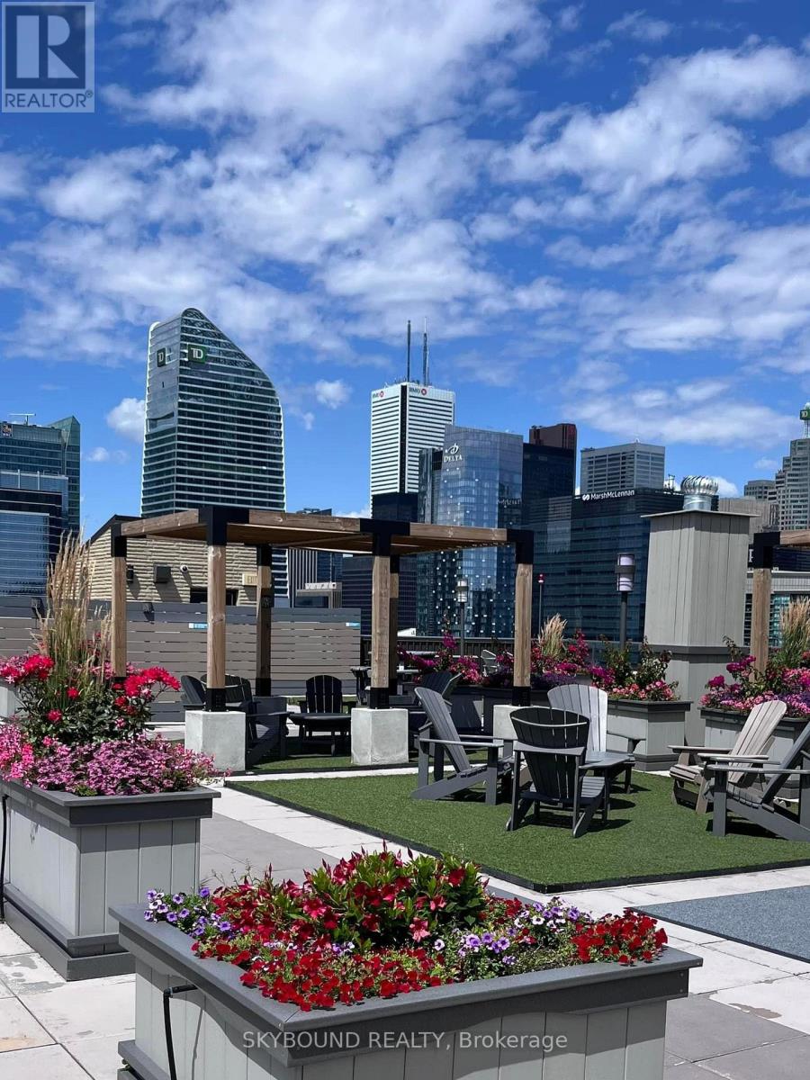 # 1804 - 260 Queens Quay W Quay W, Toronto, Ontario  M5J 2N3 - Photo 13 - C12886178