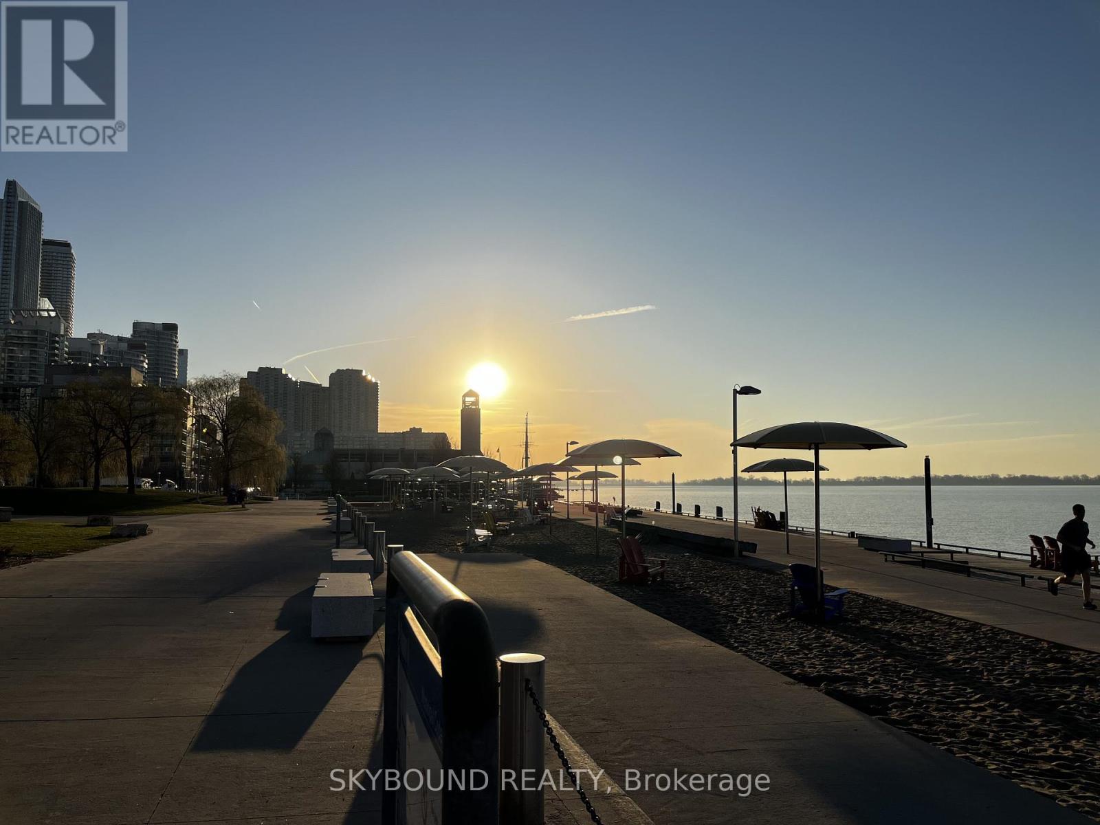 # 1804 - 260 Queens Quay W Quay W, Toronto, Ontario  M5J 2N3 - Photo 15 - C12886178