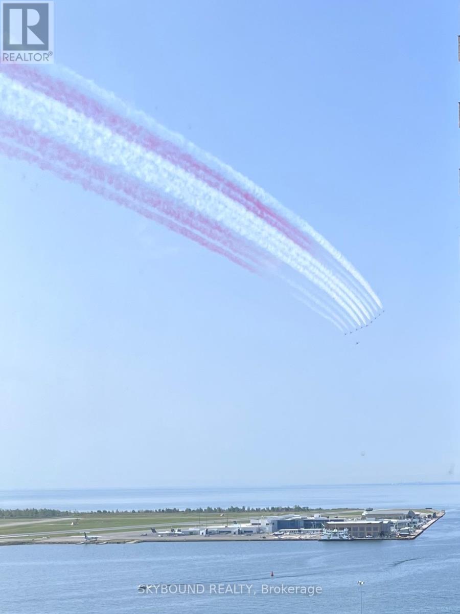 # 1804 - 260 Queens Quay W Quay W, Toronto, Ontario  M5J 2N3 - Photo 19 - C12886178