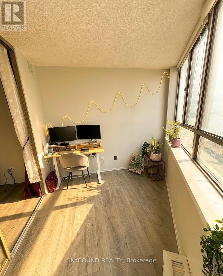 # 1804 - 260 Queens Quay W Quay W, Toronto, Ontario  M5J 2N3 - Photo 7 - C12886178