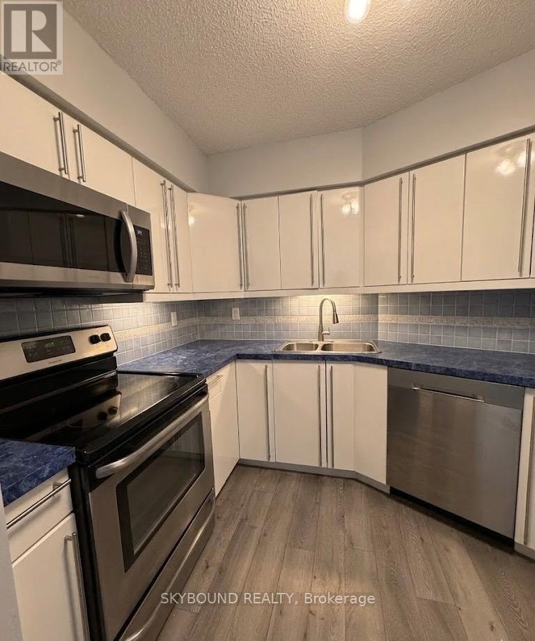 # 1804 - 260 Queens Quay W Quay W, Toronto, Ontario  M5J 2N3 - Photo 8 - C12886178