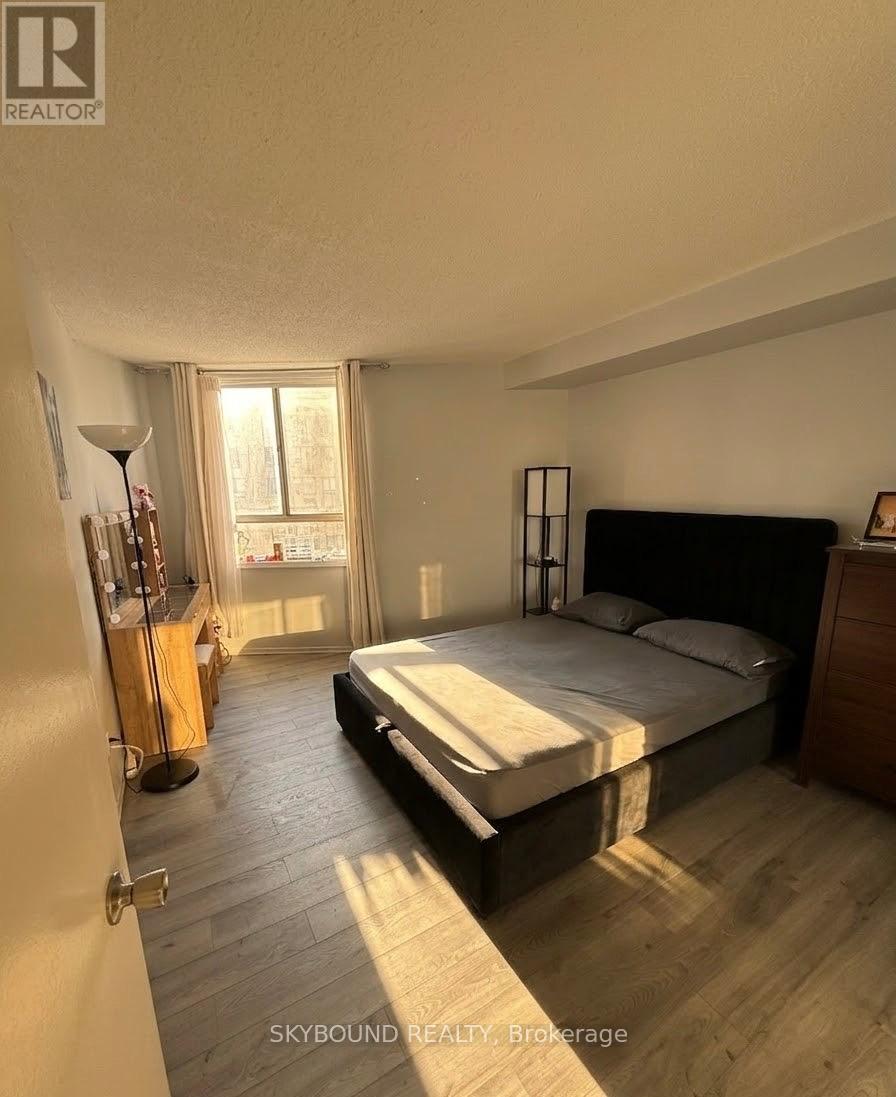 # 1804 - 260 Queens Quay W Quay W, Toronto, Ontario  M5J 2N3 - Photo 9 - C12886178