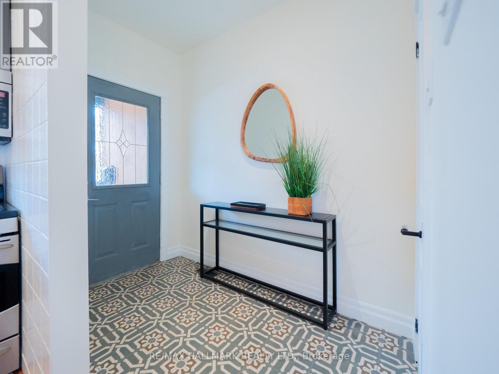 55 Galt Avenue, Toronto, Ontario  M4M 2Z2 - Photo 3 - E12885856