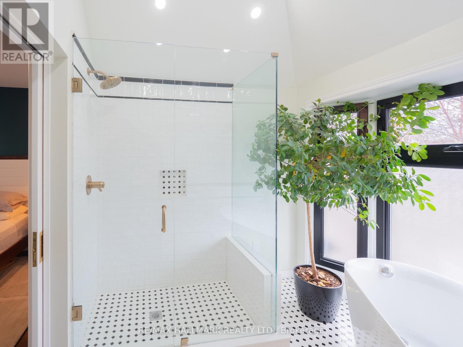 55 Galt Avenue, Toronto, Ontario  M4M 2Z2 - Photo 38 - E12885856