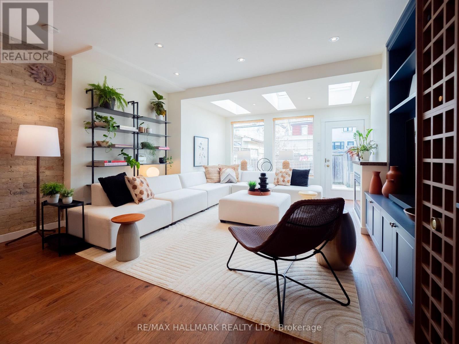 55 Galt Avenue, Toronto, Ontario  M4M 2Z2 - Photo 5 - E12885856