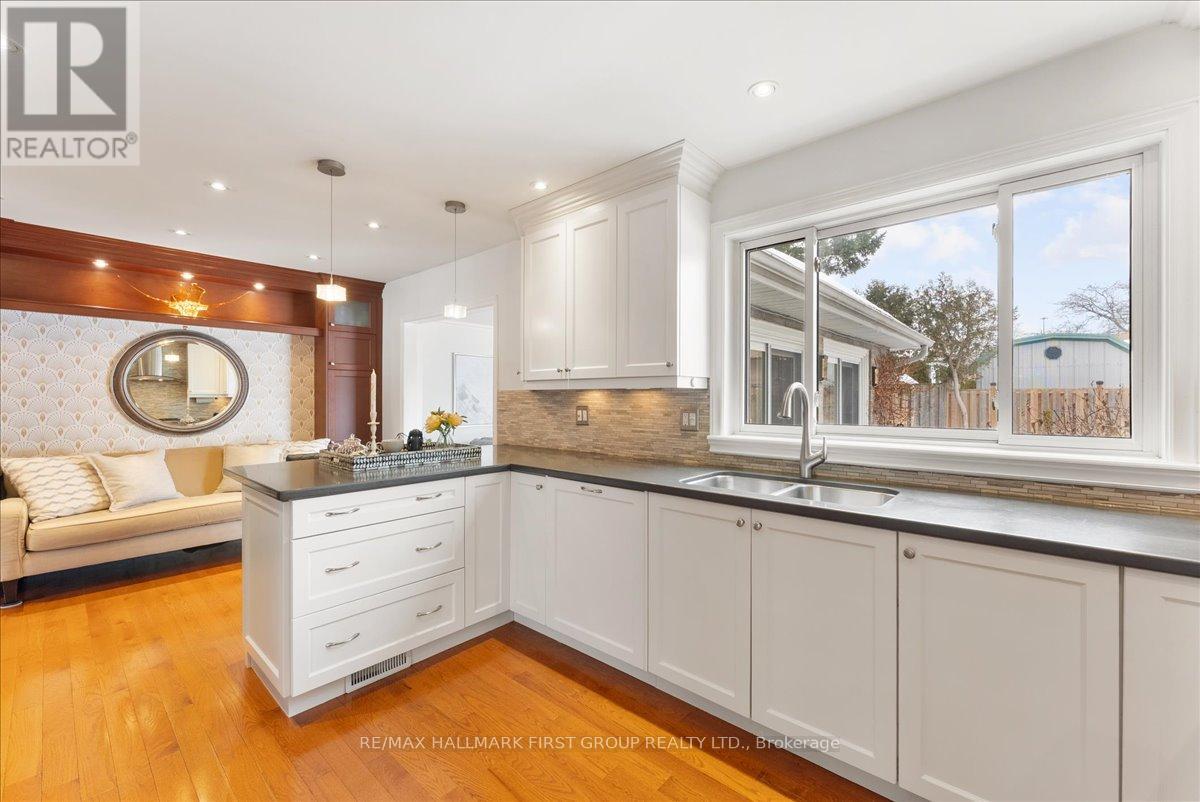 820 Sanok Drive, Pickering (West Shore), Ontario  L1W 2R2 - Photo 12 - E12886084