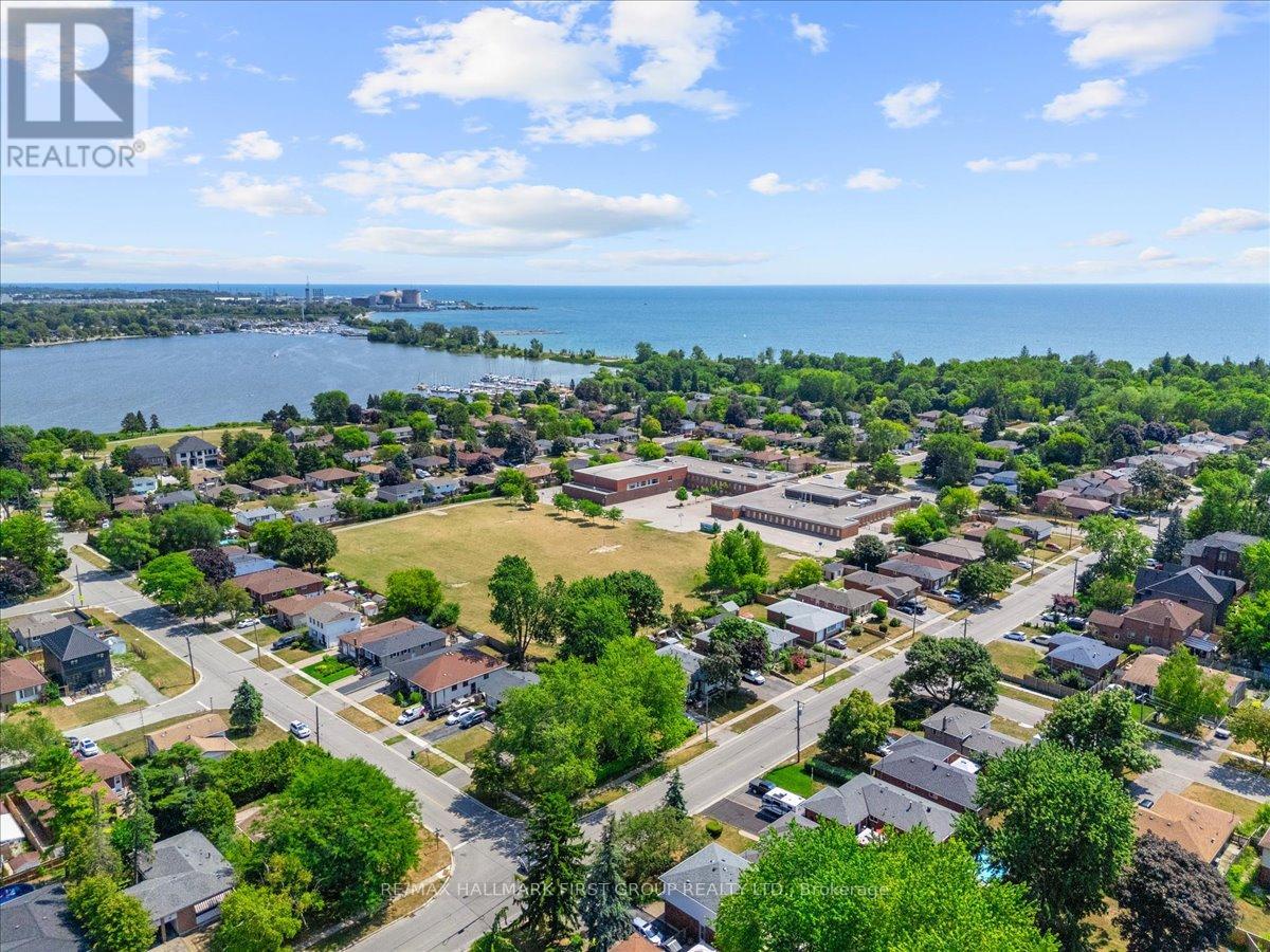 820 Sanok Drive, Pickering (West Shore), Ontario  L1W 2R2 - Photo 4 - E12886084