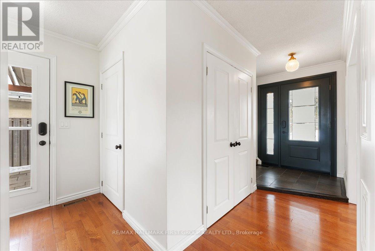 820 Sanok Drive, Pickering (West Shore), Ontario  L1W 2R2 - Photo 5 - E12886084