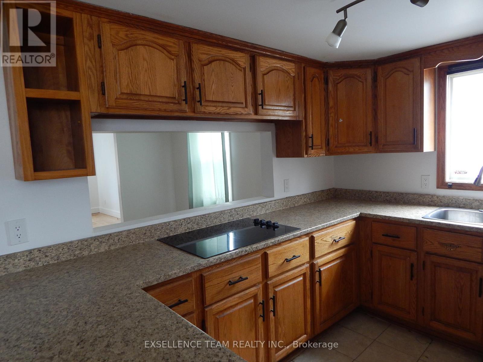 107 Louisa Street, Cornwall, Ontario  K6H 4P7 - Photo 4 - X12885970