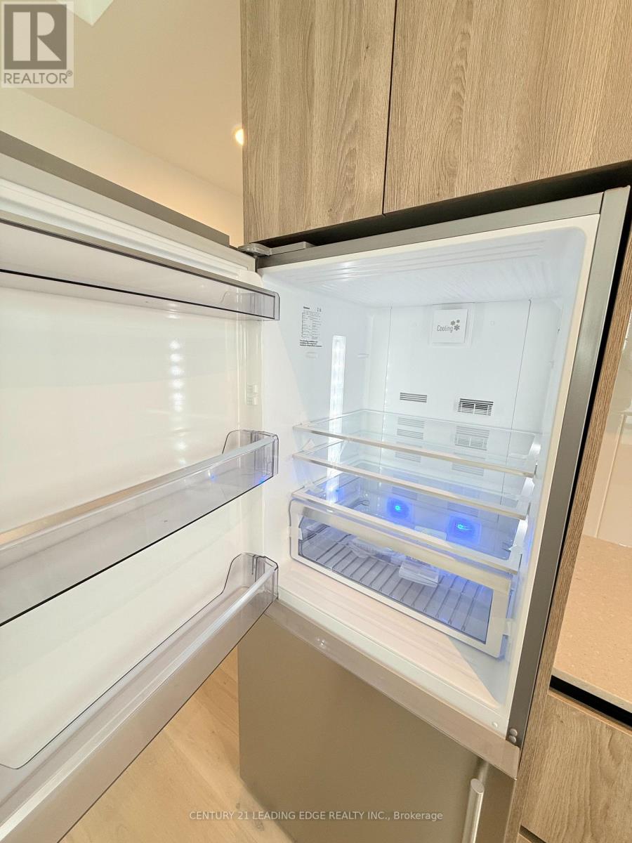 909 - 8 Beverly Glen Boulevard, Vaughan (Beverley Glen), Ontario  L4J 0L5 - Photo 5 - N12885978