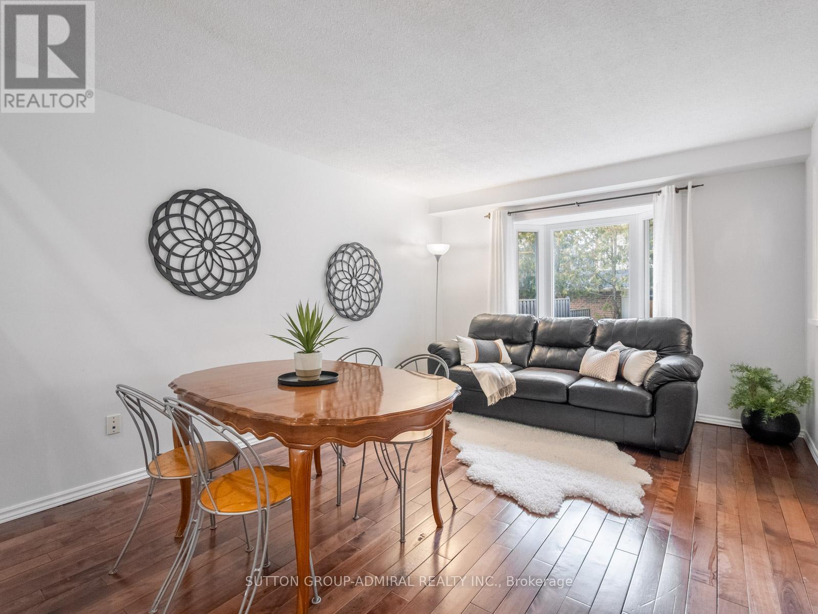 218 Mullen Drive, Vaughan (Brownridge), Ontario  L4J 2P1 - Photo 6 - N12886056