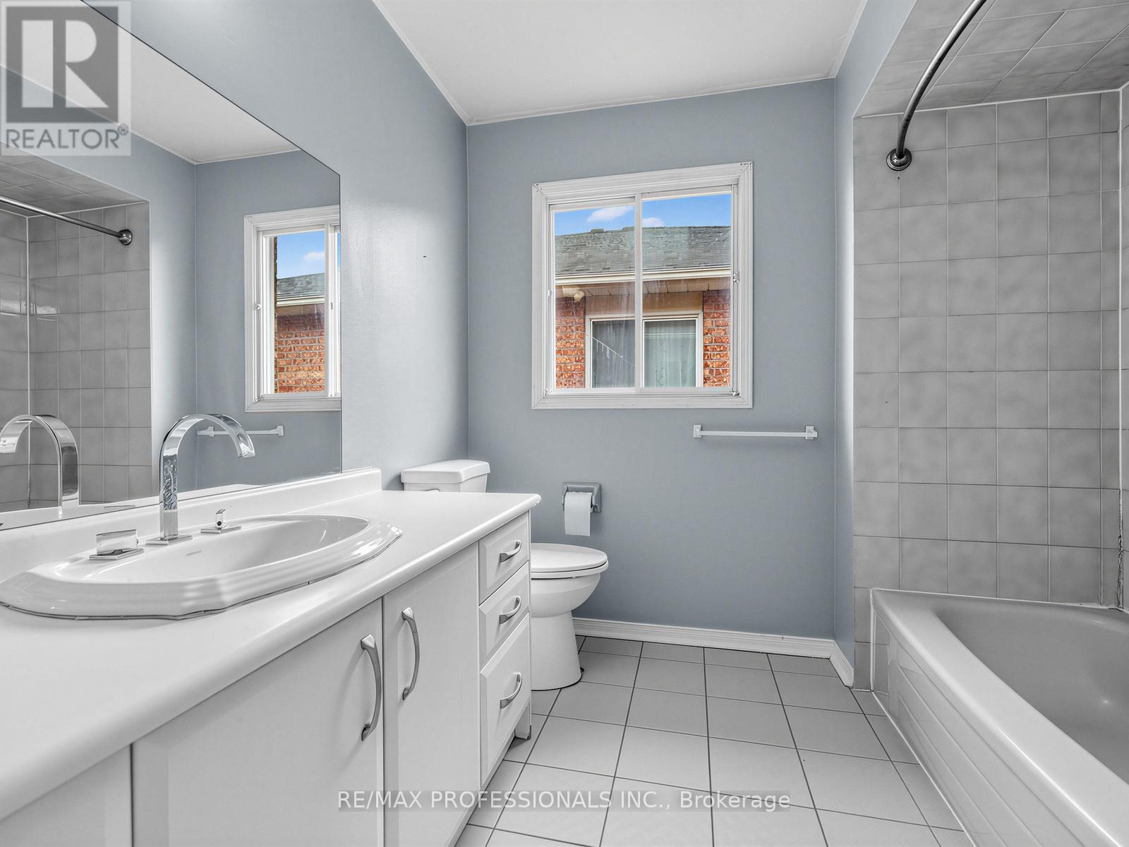 5 Coates Crescent, Richmond Hill, Ontario  L4E 2M3 - Photo 13 - N12886080