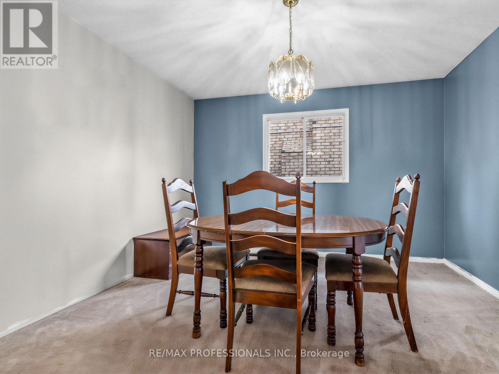 5 Coates Crescent, Richmond Hill, Ontario  L4E 2M3 - Photo 5 - N12886080