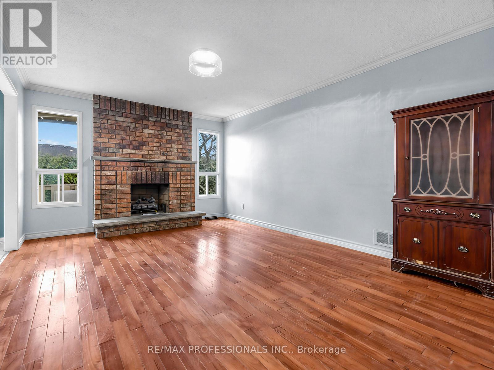 5 Coates Crescent, Richmond Hill, Ontario  L4E 2M3 - Photo 7 - N12886080