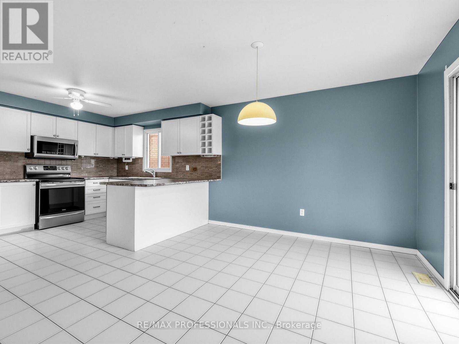 5 Coates Crescent, Richmond Hill, Ontario  L4E 2M3 - Photo 8 - N12886080